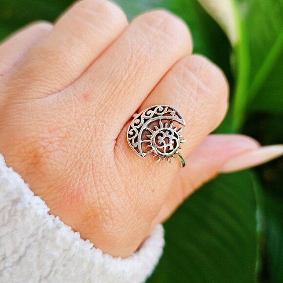 Women's 925 Sterling Silver Moon and Sun Ring Bohemian Crescent Moon Ring - Picture 1 of 10